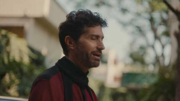Benny Ibarra enciende la llama del pop con “Siente el fuego”
