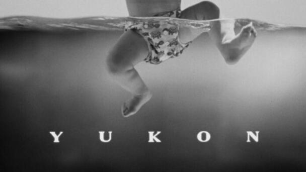 Justin Bieber incluye a su esposa e hijo en su nuevo video de “Yukon”
