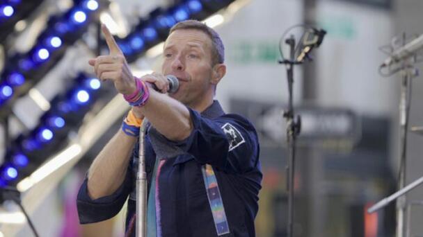 Kiss cam polémica en show de Coldplay: Ella estaba separada de su esposo cu