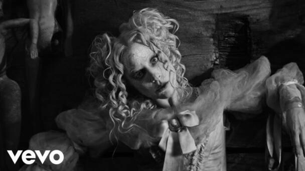 Lady Gaga grabó el video de “The dead dance” en La Isla de las Muñecas para