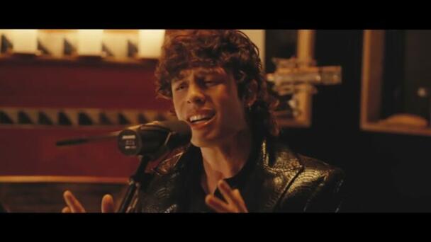 Leo Rizzi canta “Malvas” en vivo, la incluirá en su disco “Pájaro azul exte