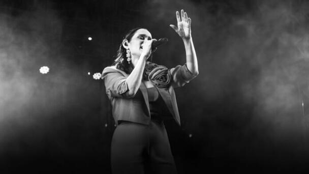 Hay nuevo disco y documental de Julieta Venegas: “Sinfónico en Tijuana (En 