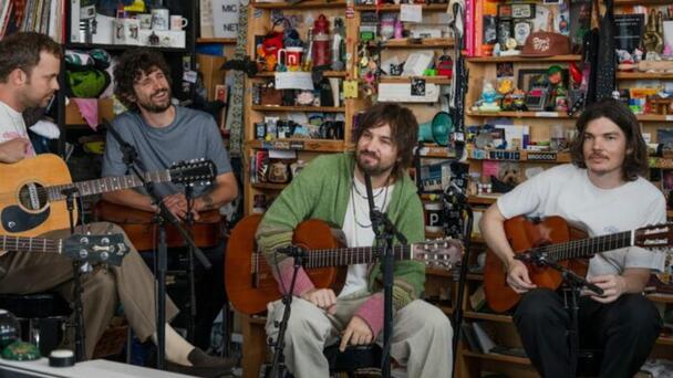 Tame Impala 100 por 100 acústico en Tiny Desk