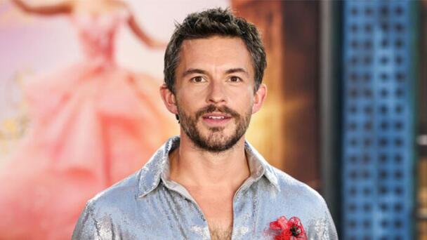 Jonathan Bailey resulta ser, “El hombre más sexy del mundo 2025”
