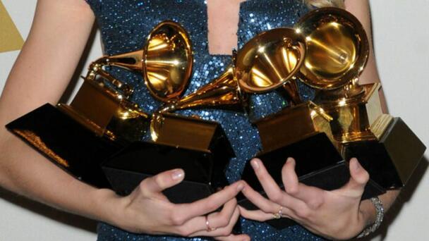 Latin Grammy 2025: CA7RIEL & Paco Amoroso y Bad Bunny los grandes ganadores