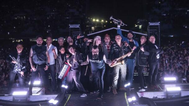 Panteón Rococó armó “Parison” en el estadio GNP seguros