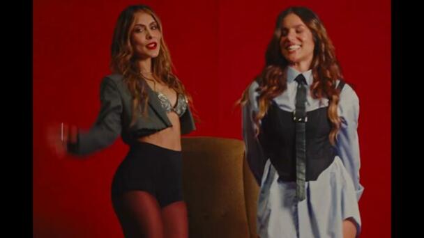 María León y Julia Medina cantan juntas “Dos damas y el vagabundo”